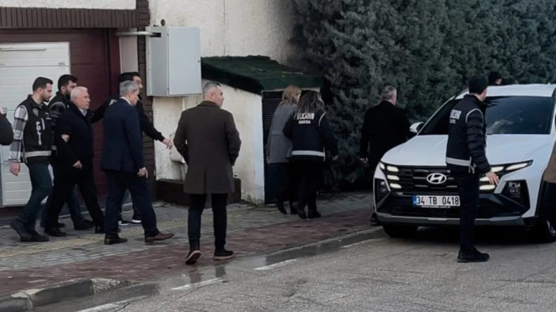 CHP&rsquo;li belediyeye yapılan yolsuzluk operasyonunda yeni gelişme: Şirketlere kayyım atandı