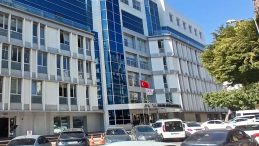 CHP&rsquo;li B&uuml;y&uuml;kşehir Belediyesi&rsquo;ndeki ihale yolsuzluğundan g&ouml;zaltında olan &Ouml;zel Kalem M&uuml;d&uuml;r&uuml; de dahil 7 ş&uuml;pheli tutuklandı