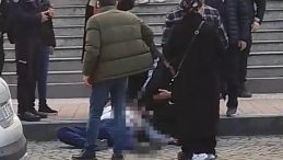 Cinsel istismarla su&ccedil;ladığı kişiyi adliye &ouml;n&uuml;nde &ouml;ld&uuml;rd&uuml;