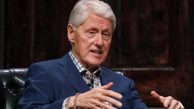 Clinton &Uuml;&ccedil; Maymunu Oynadı