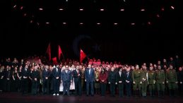 Cumhurbaşkanı Erdoğan, 'Ş&uuml;heda 1915' tiyatro oyununu izledi