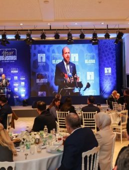 Dar&uuml;laceze&rsquo;de vefa buluşması! Spor, sanat ve iş d&uuml;nyası iftarda bir araya geldi