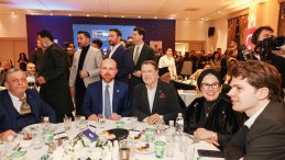 Dar&uuml;laceze&rsquo;de vefa gecesi