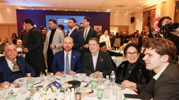 Dar&uuml;laceze&rsquo;de vefa gecesi