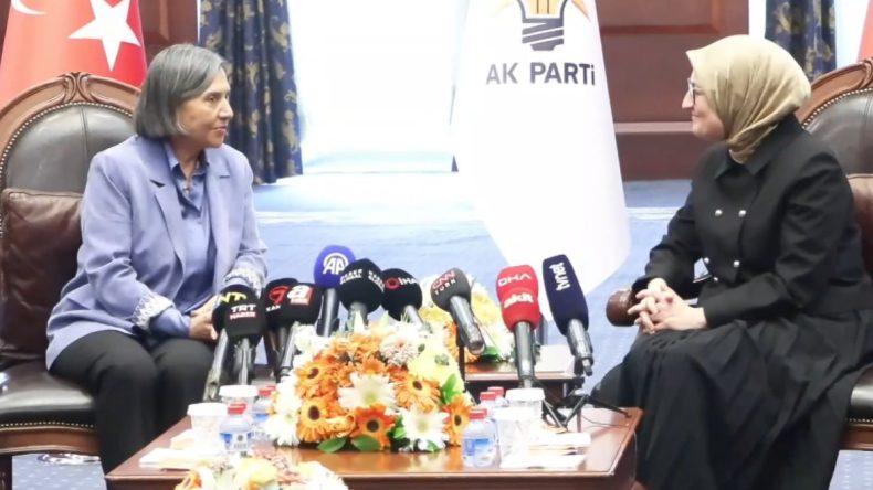 DEM Parti'den AK Parti'ye bayram ziyareti