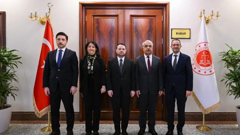 DEM Parti’den Bakan Gürlek’e ziyaret