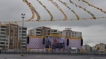 Diyarbakır'da nevruz ateşi i&ccedil;in 5 ton odun yakılacak