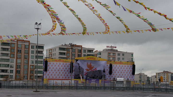 Diyarbakır'da nevruz ateşi i&ccedil;in 5 ton odun yakılacak