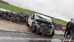 Diyarbakır'da otomobil takla attı: 2 yaralı