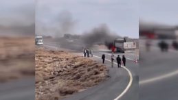 Diyarbakır&rsquo;da Seyir Halindeki Tır Alev Aldı