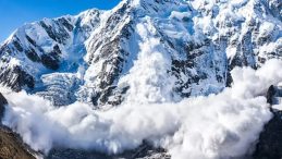 Doğu Karadeniz&rsquo;de &ccedil;ığ alarmı: Kar erimesi ve &ccedil;ığ riski artıyor