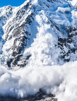 Doğu Karadeniz&rsquo;de &ccedil;ığ alarmı: Kar erimesi ve &ccedil;ığ riski artıyor