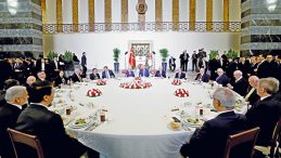 D&uuml;nya Kritik Bir D&ouml;nemden Ge&ccedil;iyor