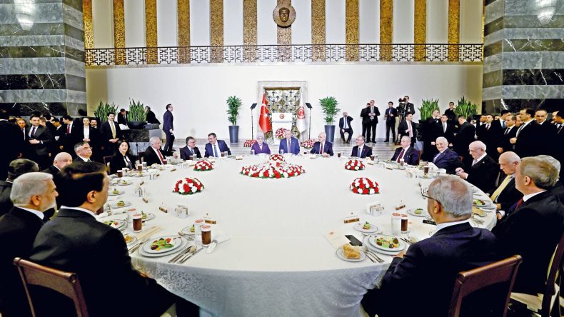 D&uuml;nya Kritik Bir D&ouml;nemden Ge&ccedil;iyor