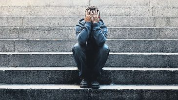 D&uuml;nya Zenginleşiyor, Ruhlar Fakirleşiyor