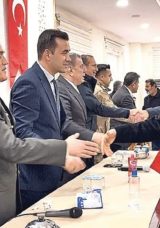 D&uuml;nyaya &ouml;rnek bayramlaşma
