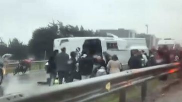 E-5'te midib&uuml;s devrildi! 1 &ouml;l&uuml; 9 yaralı