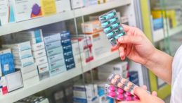 Eczaneler bug&uuml;n a&ccedil;ık mı, kapalı mı, ka&ccedil;a kadar hizmet verecek? 20-22 Mart Ramazan Bayramı eczanelerin &ccedil;alışma saatleri