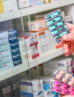 Eczaneler bug&uuml;n a&ccedil;ık mı, kapalı mı, ka&ccedil;a kadar hizmet verecek? 20-22 Mart Ramazan Bayramı eczanelerin &ccedil;alışma saatleri