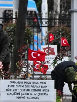 Edirnekapı Şehitliği'nde hüzünlü bayram yaşandı