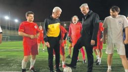 Efsaneler doktorlar i&ccedil;in sahaya &ccedil;ıktı