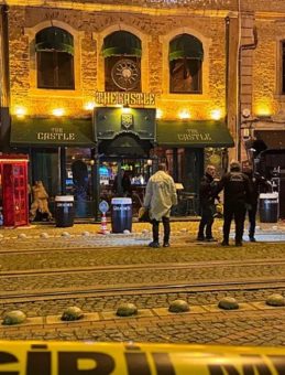 Eğlence mekanına silahlı saldırı: 2 &ouml;l&uuml;, 3 yaralı