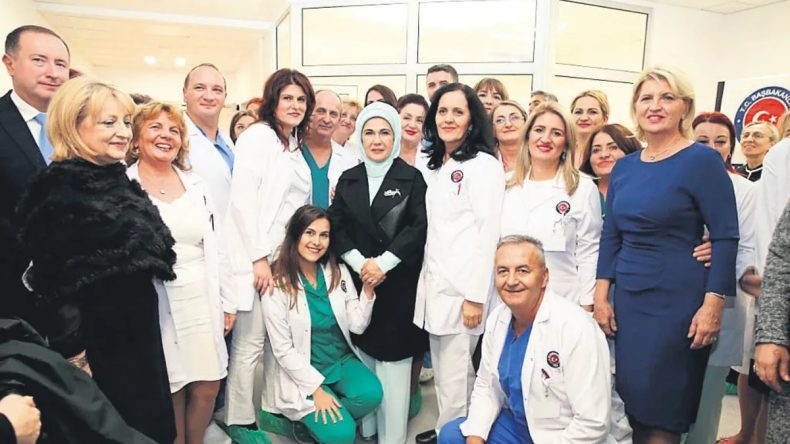 Emine Erdoğan: 14 Mart&rsquo;ı g&ouml;n&uuml;lden kutluyorum