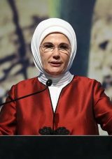 Emine Erdoğan'dan "D&uuml;nya Su G&uuml;n&uuml;" mesajı: Tehlike kapımızı &ccedil;almadan harekete ge&ccedil;meliyiz