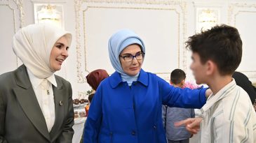 Emine Erdoğan&rsquo;dan devlet himayesindeki &ccedil;ocuklarla iftar paylaşımı!