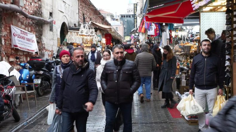 Emin&ouml;n&uuml;'nde bayram alışverişi yoğunluğu