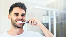 En &ccedil;ok sosyalleşirken diş fır&ccedil;alıyoruz