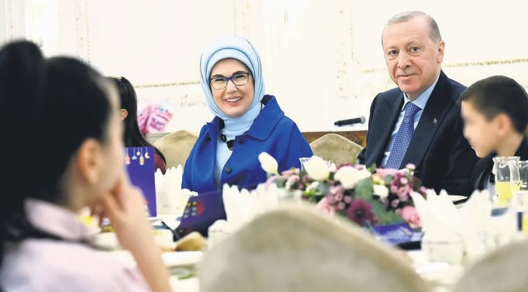 Erdoğan &Ccedil;ocuklarla İftarda Bir Araya Geldi