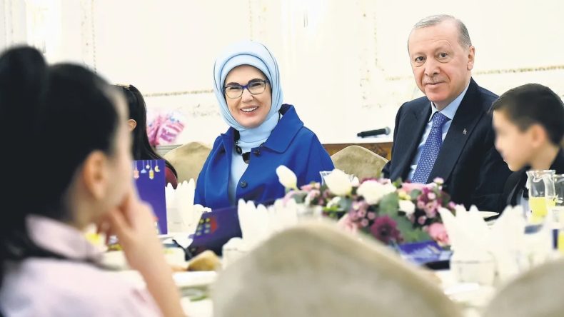 Erdoğan &Ccedil;ocuklarla İftarda Bir Araya Geldi