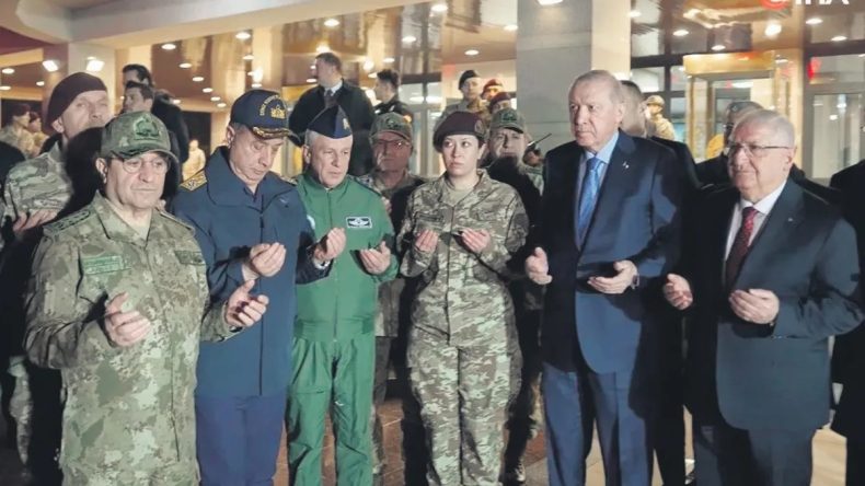 Erdoğan Halisdemir&rsquo;in kızıyla dua etti