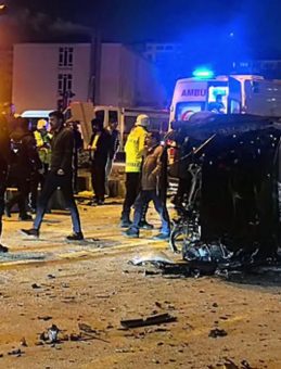 Erzurum'da 4 ara&ccedil;lık zincirleme kaza: 1'i ağır 7 kişi yaralandı