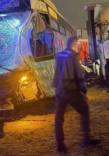 Erzurum'da korkutan kaza! TIR, kavşakta otob&uuml;se &ccedil;arptı: 1 yaralı