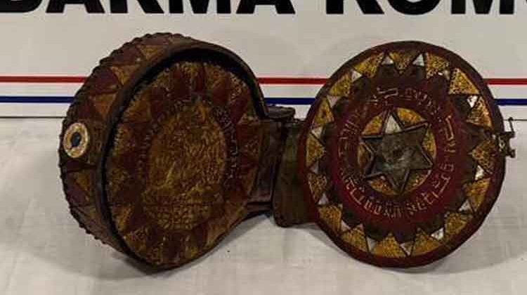 Erzurum&rsquo;da Ceylan Derisine Yazılmış Altın İşlemeli Tevrat Ele Ge&ccedil;irildi