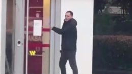 Eski &ccedil;alışan, banka m&uuml;d&uuml;r&uuml;n&uuml; rehin aldı