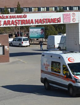 Evde &ouml;l&uuml; bulunan Zuhal&rsquo;ın v&uuml;cudunda darp izleri tespit edildi: Baba ve ağabey g&ouml;zaltına alındı