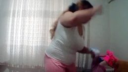 Eve yerleştirilen gizli kamera ger&ccedil;eği ortaya &ccedil;ıkarmıştı! G&ouml;z&uuml; d&ouml;nm&uuml;ş anneye 6 yıl hapis cezası