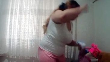 Eve yerleştirilen gizli kamera ger&ccedil;eği ortaya &ccedil;ıkarmıştı! G&ouml;z&uuml; d&ouml;nm&uuml;ş anneye 6 yıl hapis cezası