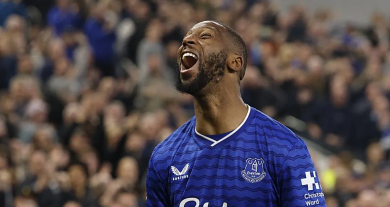 Everton, Chelsea&rsquo;yi 3 golle devirdi!