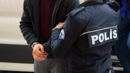 Fatih'te Yangın &Ccedil;ıkan Dairede &Ouml;len Kadının Eşi Cinayet Ş&uuml;phesiyle G&ouml;zaltına Alındı