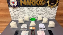 Fatih'te zehir tacirlerine darbe: 6.5 Kilo metamfetamin ele ge&ccedil;irildi