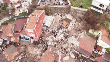 Fatih&rsquo;te 2 bina &ccedil;&ouml;kt&uuml;: 1 can kaybı, 10 yaralı! Mahalleli dehşeti anlattı: &lsquo;Bomba patladı sandık&rsquo;