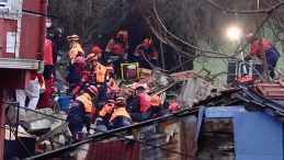 Fatih&rsquo;te İki Bina &Ccedil;&ouml;kt&uuml;: Mahalle Sakinleri Yaşadıklarını Anlattı