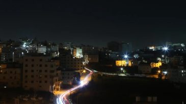 Filistin topraklarını gasbeden İsrailliler Batı Şeria'da ara&ccedil;ları hedef aldı: 3 Filistinli yaralandı