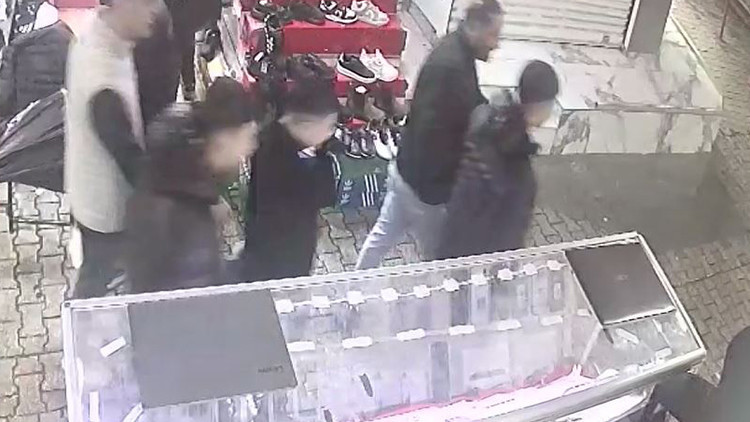 Fiyat sormak i&ccedil;in girdi, &ccedil;alıp ka&ccedil;tı