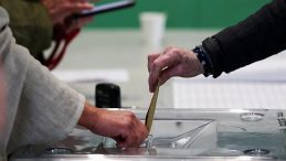 Fransa'da Yerel Se&ccedil;imlerin İlk Turu Tamamlandı