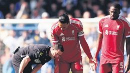 Galatasaray&rsquo;ı eleyen Liverpool İngiltere&rsquo;de &ccedil;&ouml;k&uuml;ş yaşıyor